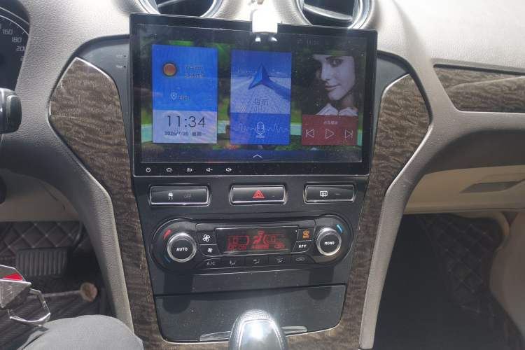 Used Ford Mondeo 2011 2.0L GTDi 200 Fashion Edition Audio And AC Panel