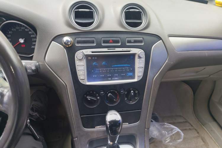 Used Ford Mondeo 2011 2.3L Fashion Edition Audio And AC Panel