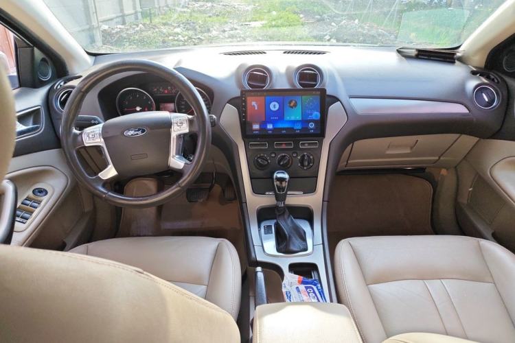 Used Ford Mondeo 2011 2.3L Fashion Edition Center Console