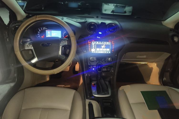 Used Ford Mondeo 2011 2.0L GTDi 200 Fashion Edition Center Console