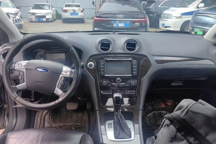 Used Ford Mondeo 2011 2.0L GTDi 200 Luxury Edition Center Console