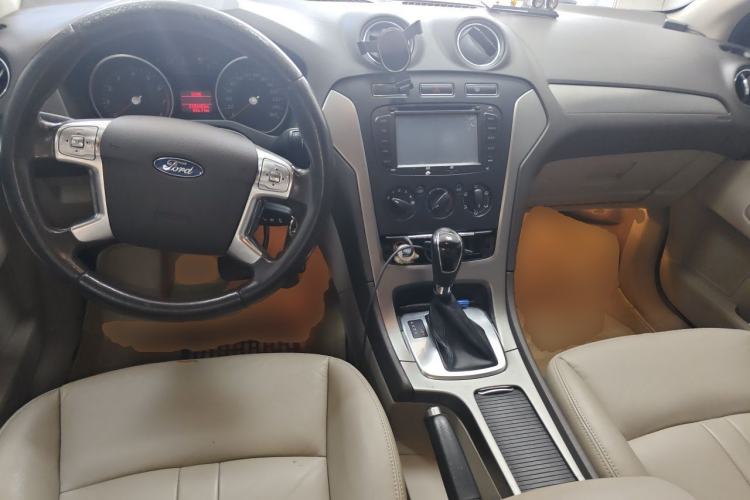 Used Ford Mondeo 2011 2.3L Fashion Edition Center Console