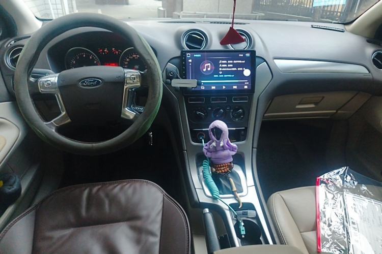 Used Ford Mondeo 2011 2.3L Fashion Edition Center Console