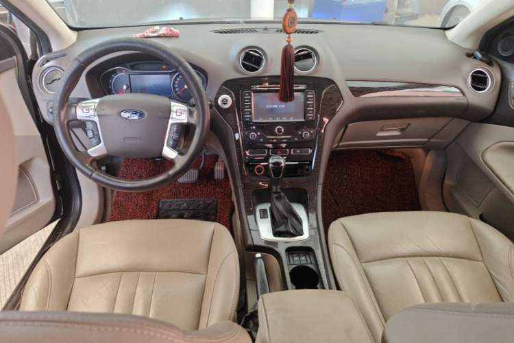 Used Ford Mondeo 2011 2.3L Luxury Model Center Console