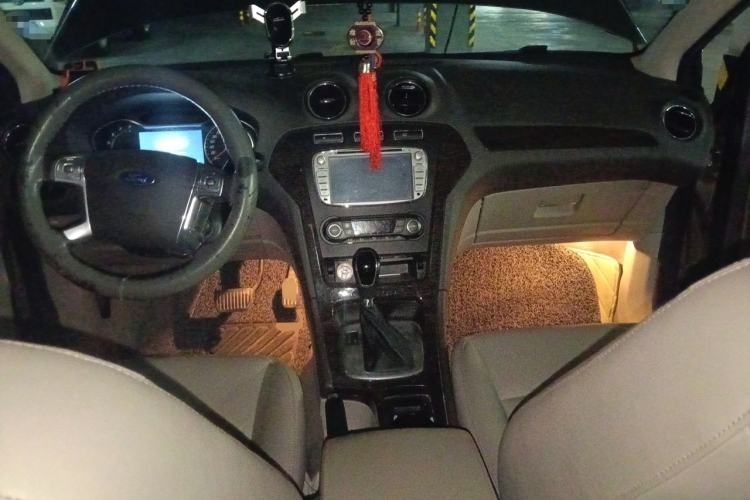 Used Ford Mondeo 2011 2.0L GTDi 200 Fashion Edition Center Console