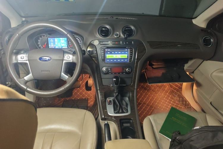 Used Ford Mondeo 2011 2.0L GTDi 200 Fashion Edition Center Console