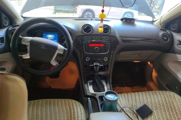 Used Ford Mondeo 2011 2.0L GTDi 200 Fashion Edition Center Console