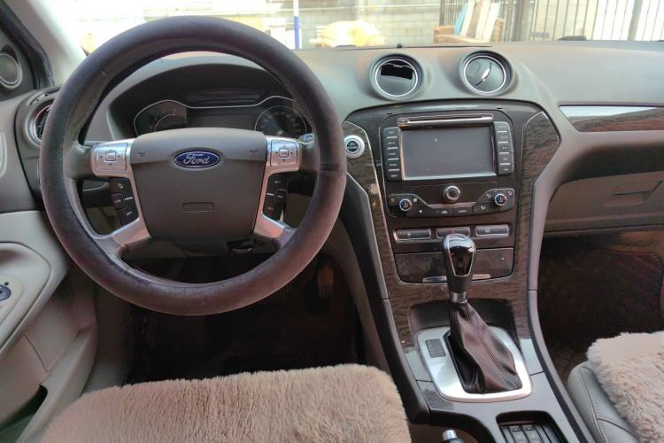 Used Ford Mondeo 2011 2.0L GTDi 200 Luxury Edition Center Console