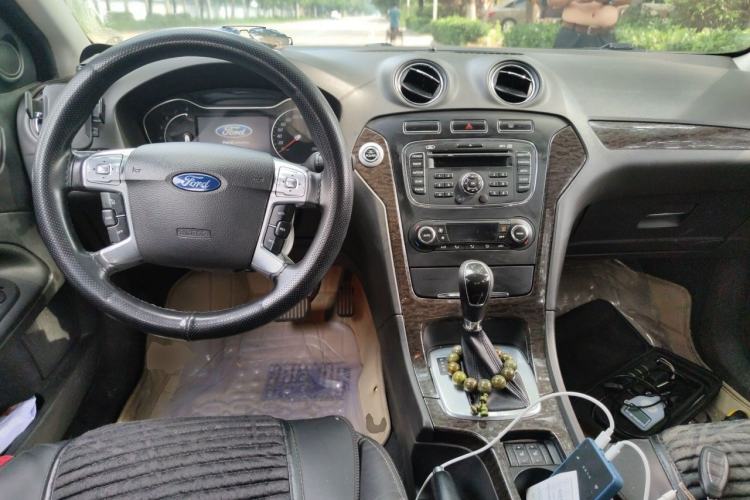 Used Ford Mondeo 2011 2.3L Luxury Model Center Console