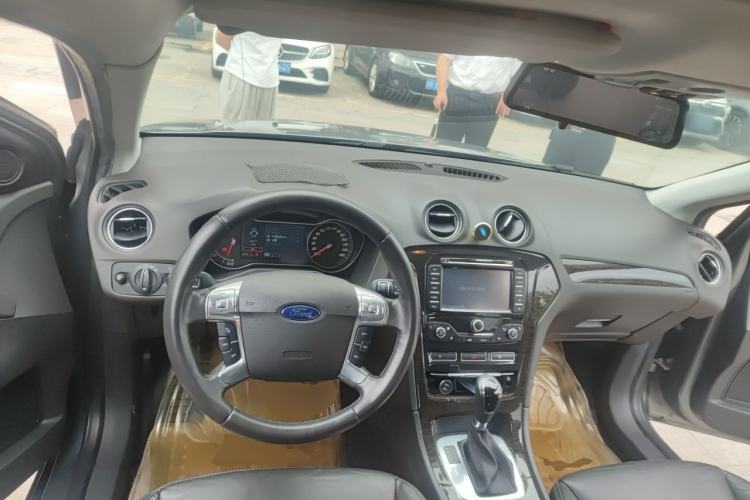 Used Ford Mondeo 2011 2.0L GTDi 200 Luxury Edition Center Console