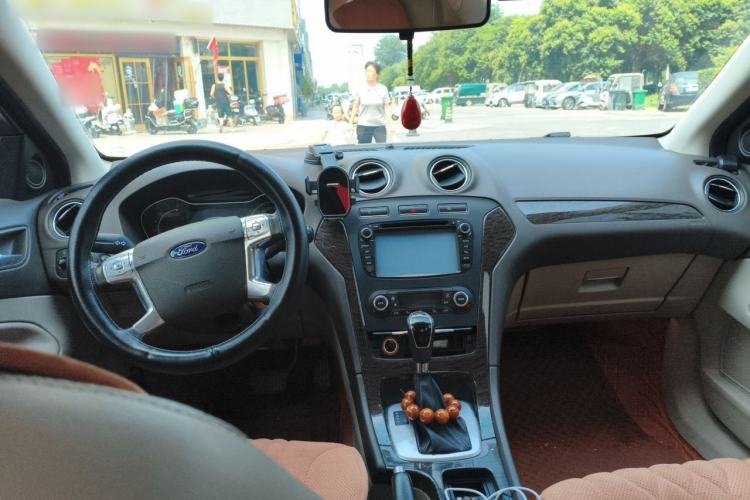 Used Ford Mondeo 2011 2.0L GTDi 200 Fashion Edition Center Console