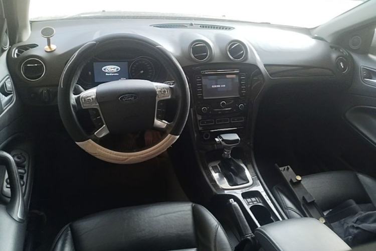 Used Ford Mondeo 2011 2.0L GTDi 200 Luxury Edition Center Console