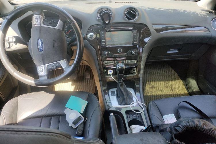 Used Ford Mondeo 2011 2.3L Fashion Edition Center Console