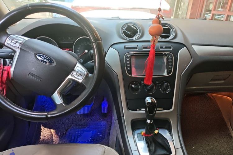 Used Ford Mondeo 2011 2.3L Fashion Edition Center Console