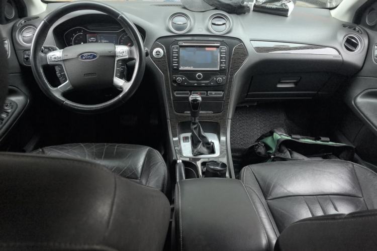 Used Ford Mondeo 2011 2.3L Luxury Model Center Console