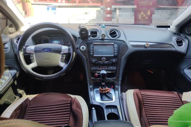 Used Ford Mondeo 2011 2.0L GTDi 200 Luxury Edition Center Console