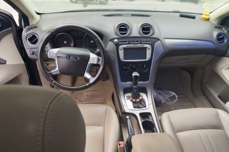 Used Ford Mondeo 2011 2.3L Fashion Edition Center Console