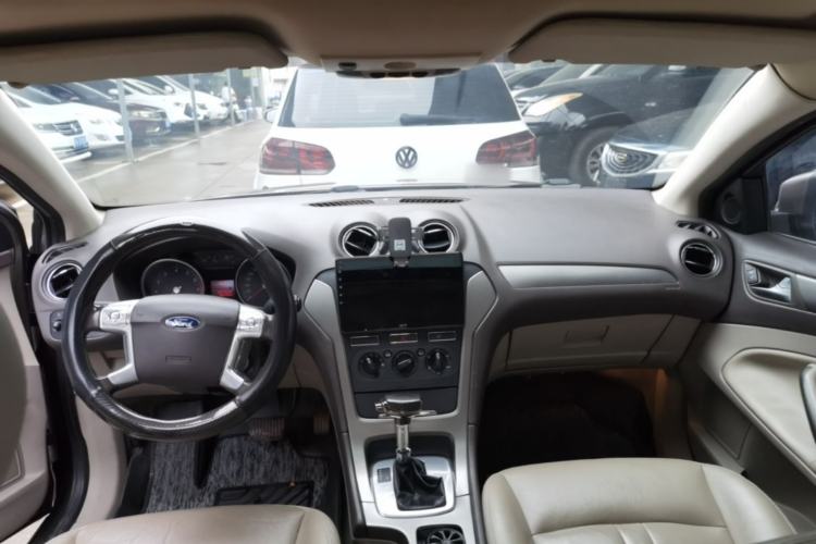 Used Ford Mondeo 2011 2.3L Fashion Edition Center Console