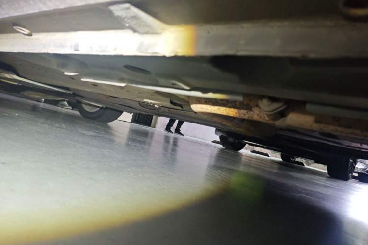 Used Ford Mondeo 2011 2.0L GTDi 200 Fashion Edition Chassis Rear Left