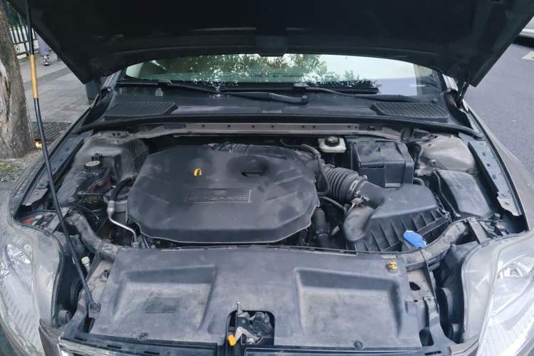 Used Ford Mondeo 2011 2.0L GTDi 200 Fashion Edition Engine Bay