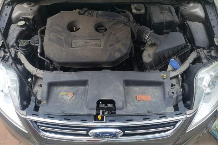 Used Ford Mondeo 2011 2.0L GTDi 200 Luxury Edition Engine Bay