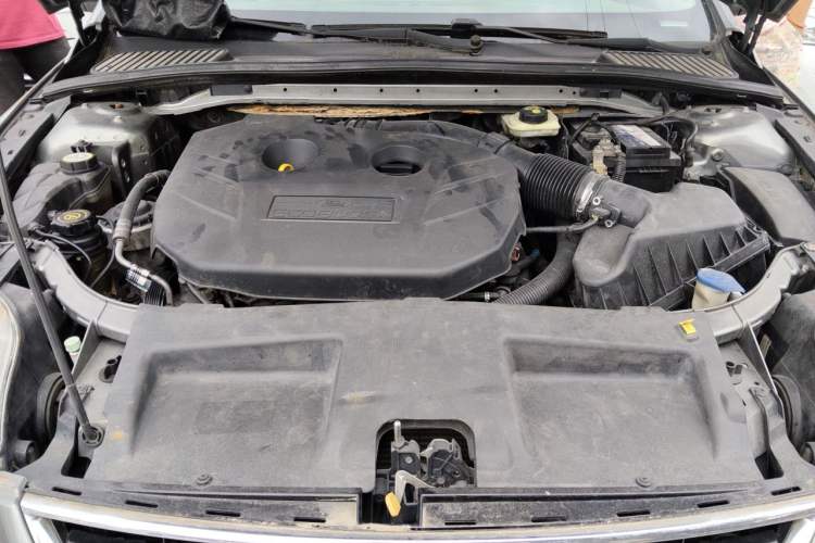 Used Ford Mondeo 2011 2.0L GTDi240 Ultimate Edition Engine Bay