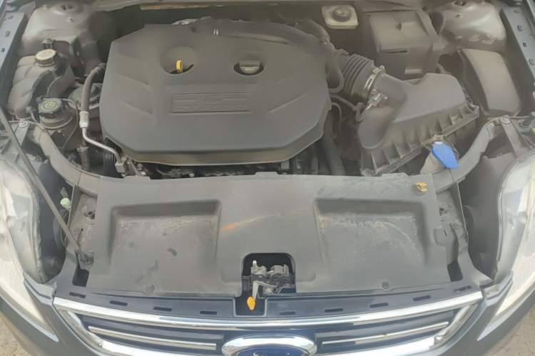 Used Ford Mondeo 2011 2.0L GTDi 200 Luxury Edition Engine Bay