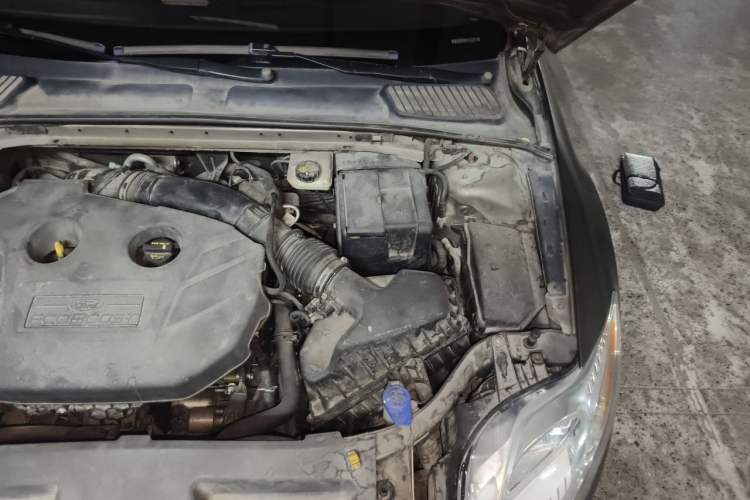 Used Ford Mondeo 2011 2.0L GTDi 200 Fashion Edition Engine Bay Left