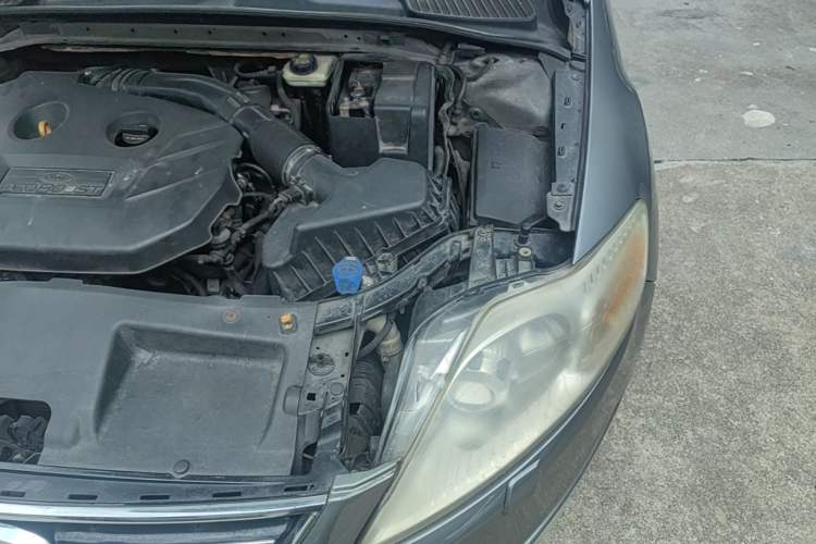 Used Ford Mondeo 2011 2.0L GTDi 200 Luxury Edition Engine Bay Left
