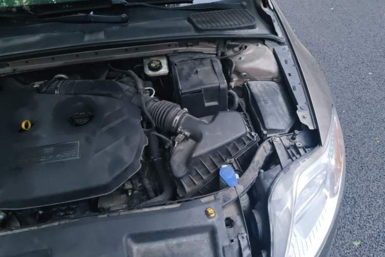 Used Ford Mondeo 2011 2.0L GTDi 200 Fashion Edition Engine Bay Left