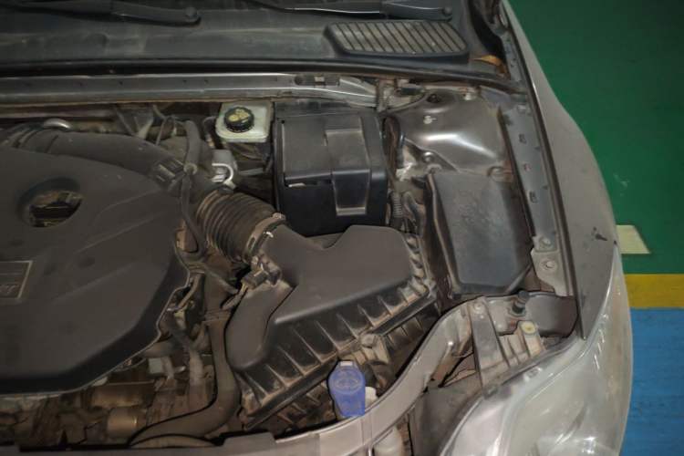 Used Ford Mondeo 2011 2.0L GTDi 200 Luxury Edition Engine Bay Left