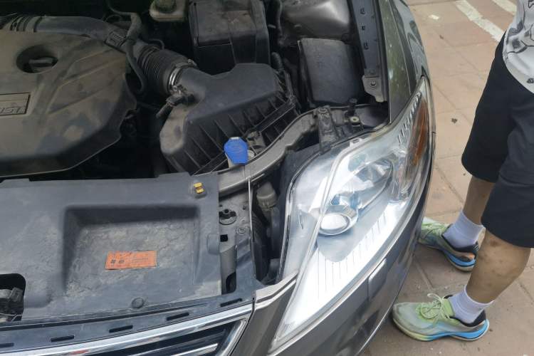 Used Ford Mondeo 2011 2.0L GTDi 200 Luxury Edition Engine Bay Left