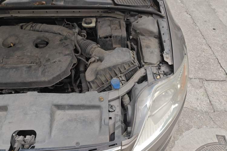 Used Ford Mondeo 2011 2.0L GTDi 200 Fashion Edition Engine Bay Left