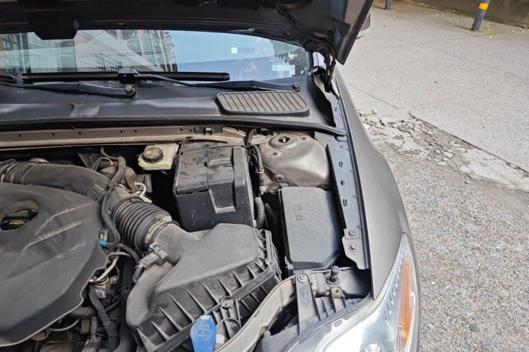 Used Ford Mondeo 2011 2.0L GTDi 200 Luxury Edition Engine Bay Left