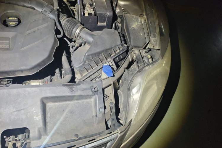 Used Ford Mondeo 2011 2.0L GTDi 200 Fashion Edition Engine Bay Left