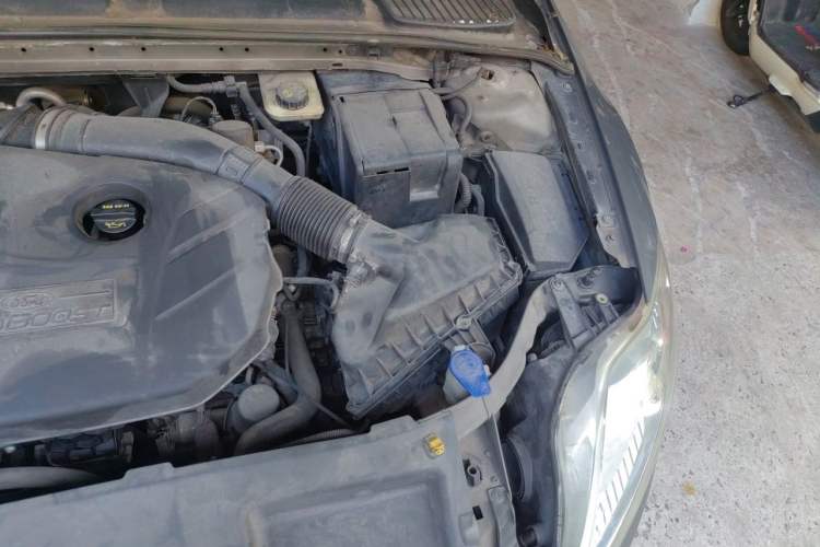 Used Ford Mondeo 2011 2.0L GTDi 200 Fashion Edition Engine Bay Left