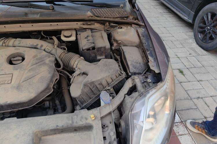 Used Ford Mondeo 2011 2.0L GTDi 200 Luxury Edition Engine Bay Left