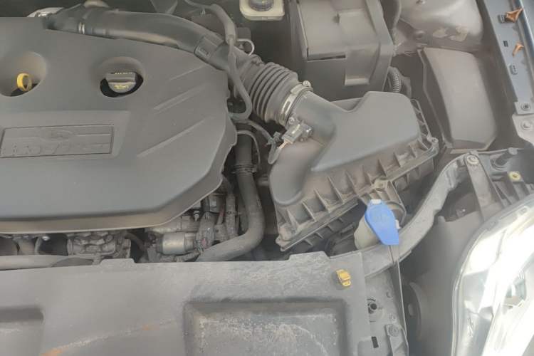 Used Ford Mondeo 2011 2.0L GTDi 200 Luxury Edition Engine Bay Left