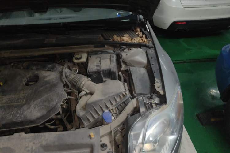 Used Ford Mondeo 2011 2.0L GTDi 200 Luxury Edition Engine Bay Left