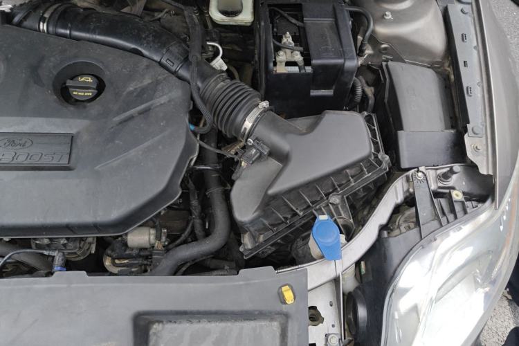 Used Ford Mondeo 2011 2.0L GTDi 200 Fashion Edition Engine Bay Left