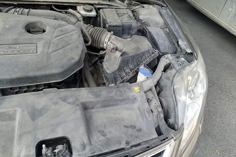 Used Ford Mondeo 2011 2.0L GTDi 200 Luxury Edition Engine Bay Left