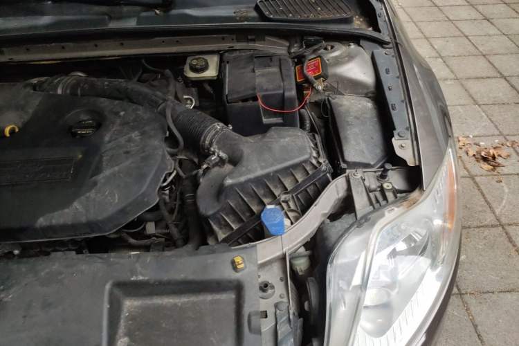 Used Ford Mondeo 2011 2.0L GTDi 200 Luxury Edition Engine Bay Left