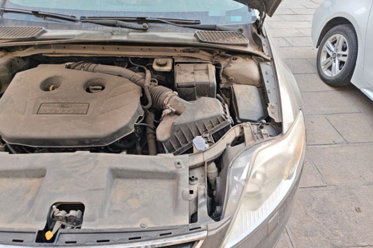 Used Ford Mondeo 2011 2.0L GTDi 200 Luxury Edition Engine Bay Left