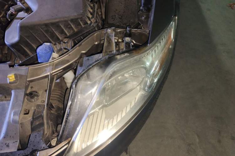 Used Ford Mondeo 2011 2.0L GTDi 200 Fashion Edition Engine Bay Left