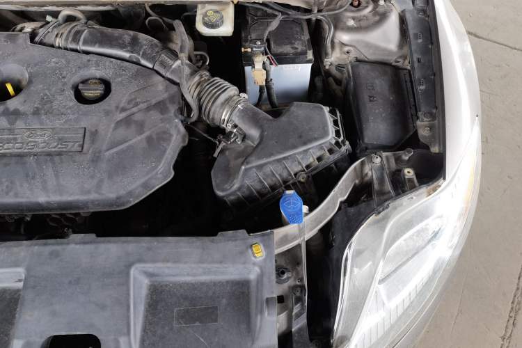 Used Ford Mondeo 2011 2.0L GTDi 200 Fashion Edition Engine Bay Left
