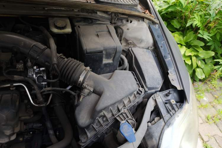 Used Ford Mondeo 2011 2.0L GTDi 200 Luxury Edition Engine Bay Left