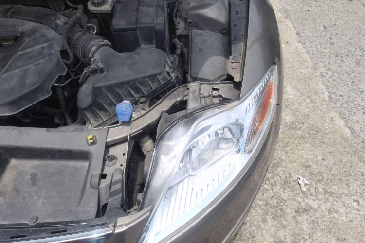 Used Ford Mondeo 2011 2.0L GTDi 200 Fashion Edition Engine Bay Left