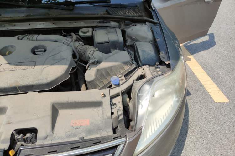 Used Ford Mondeo 2011 2.0L GTDi 200 Fashion Edition Engine Bay Left