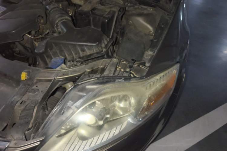 Used Ford Mondeo 2011 2.0L GTDi 200 Luxury Edition Engine Bay Left
