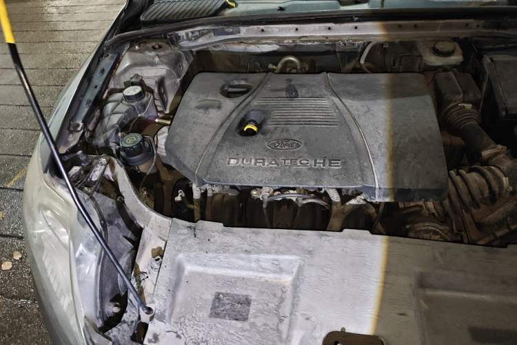 Used Ford Mondeo 2011 2.3L Luxury Model Engine Bay Right